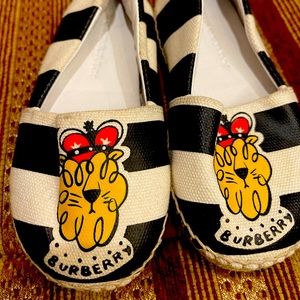 Children Burberry black stripe NEW WITHOUT TAG